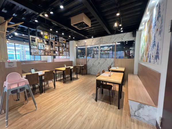 森林小徑健行店用餐環境